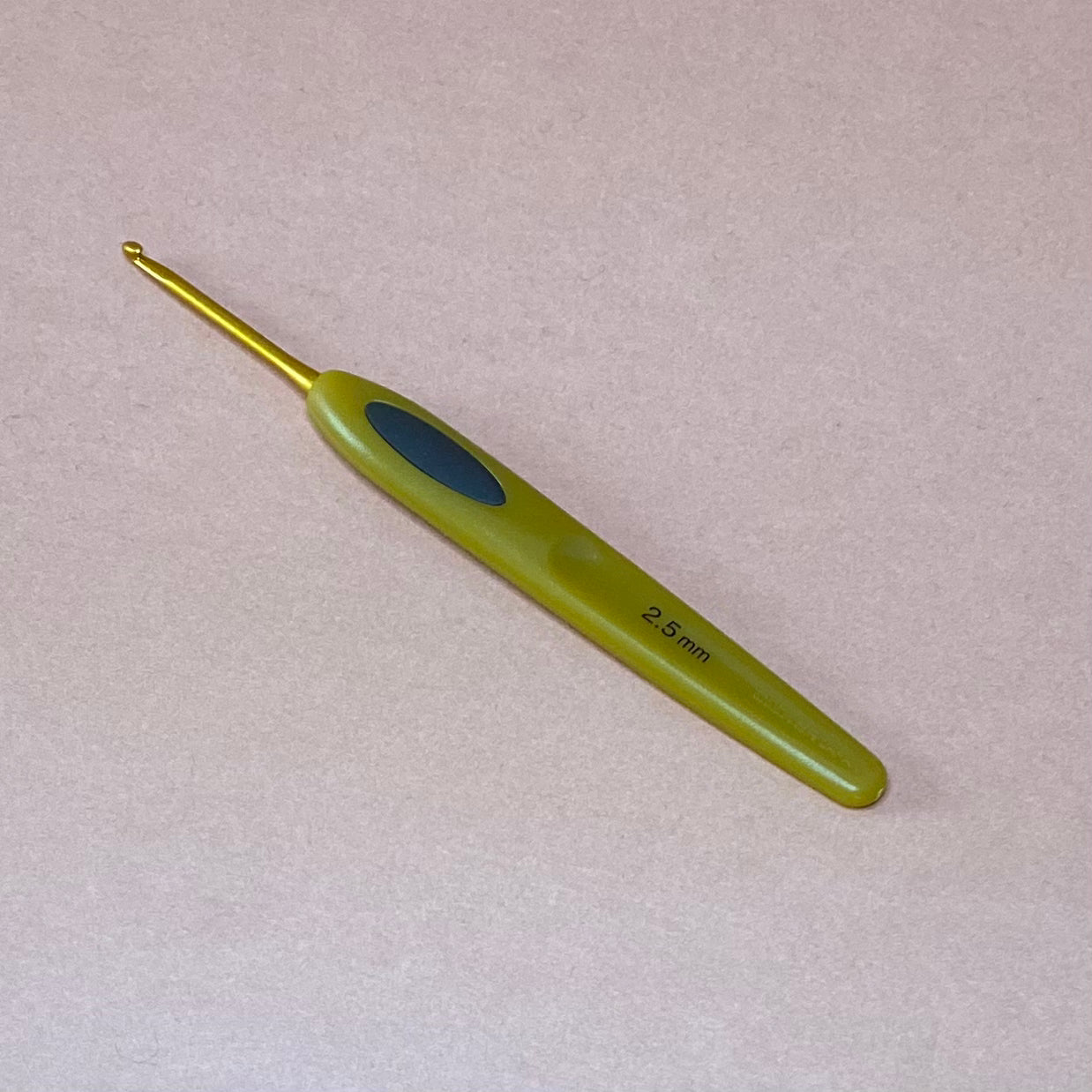 Clover hæklenål, soft touch. 15cm.