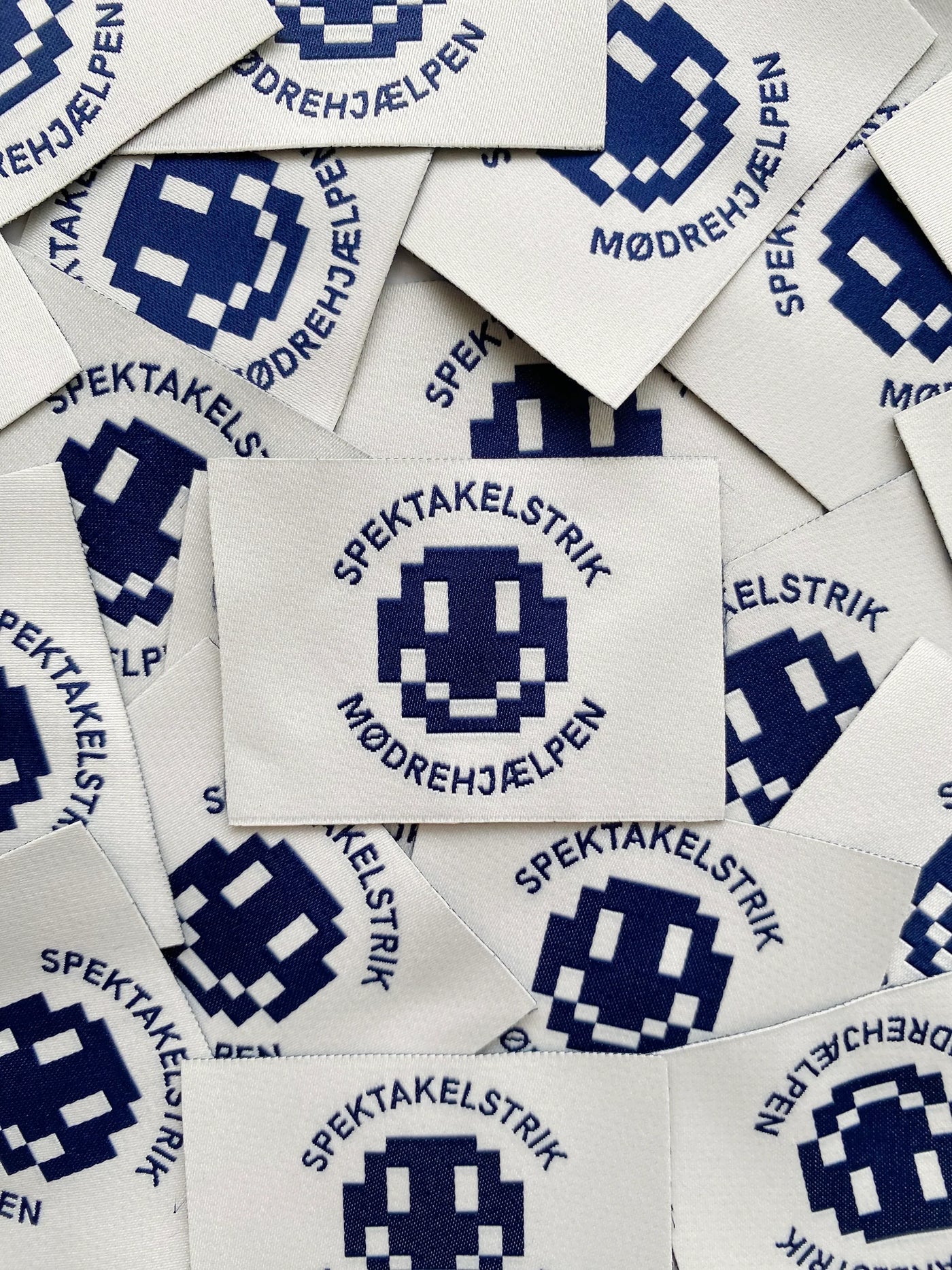 Spektakelstrik label | Spektakelstrik x Mødrehjælpen 😊