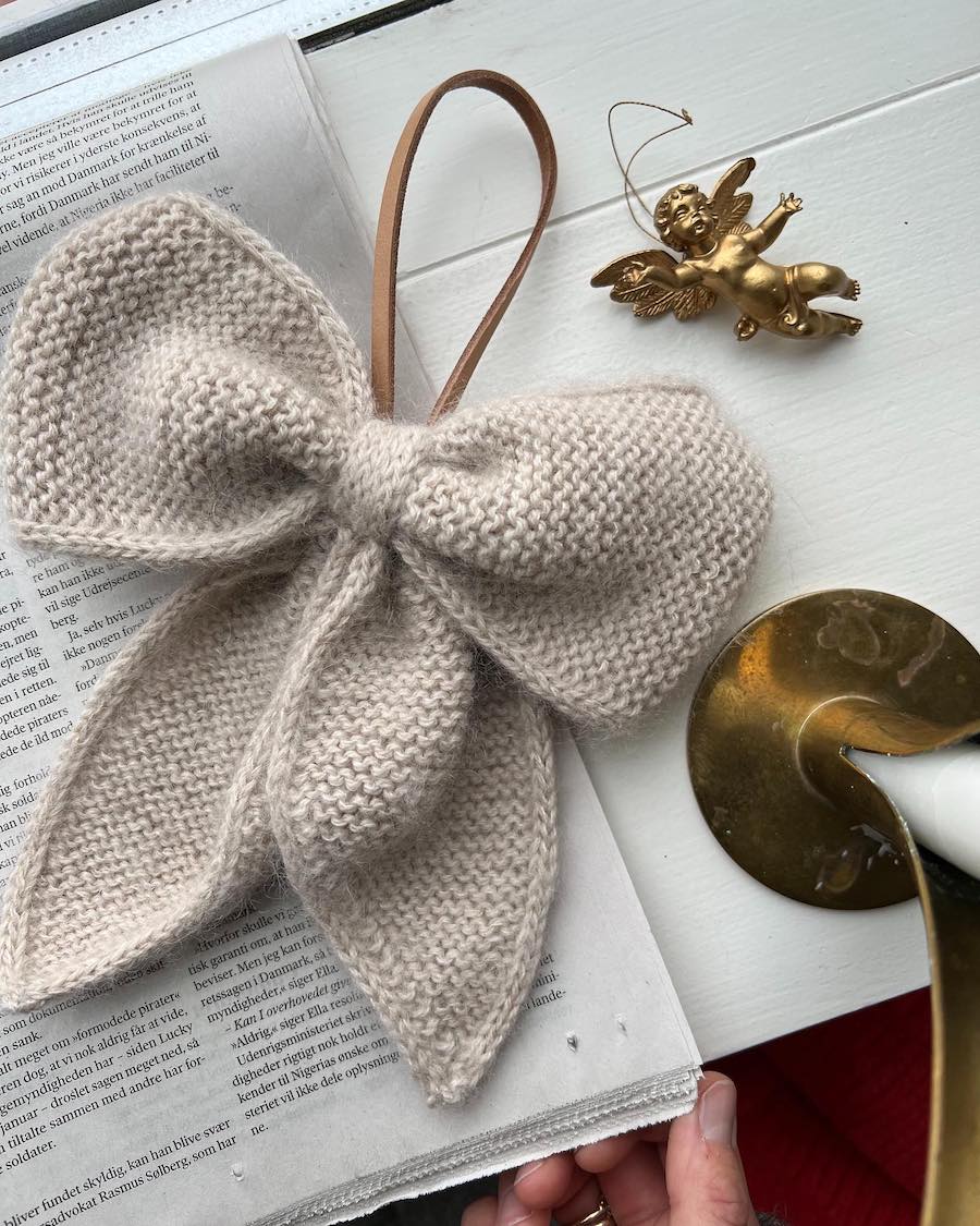 December Bow | PetiteKnit